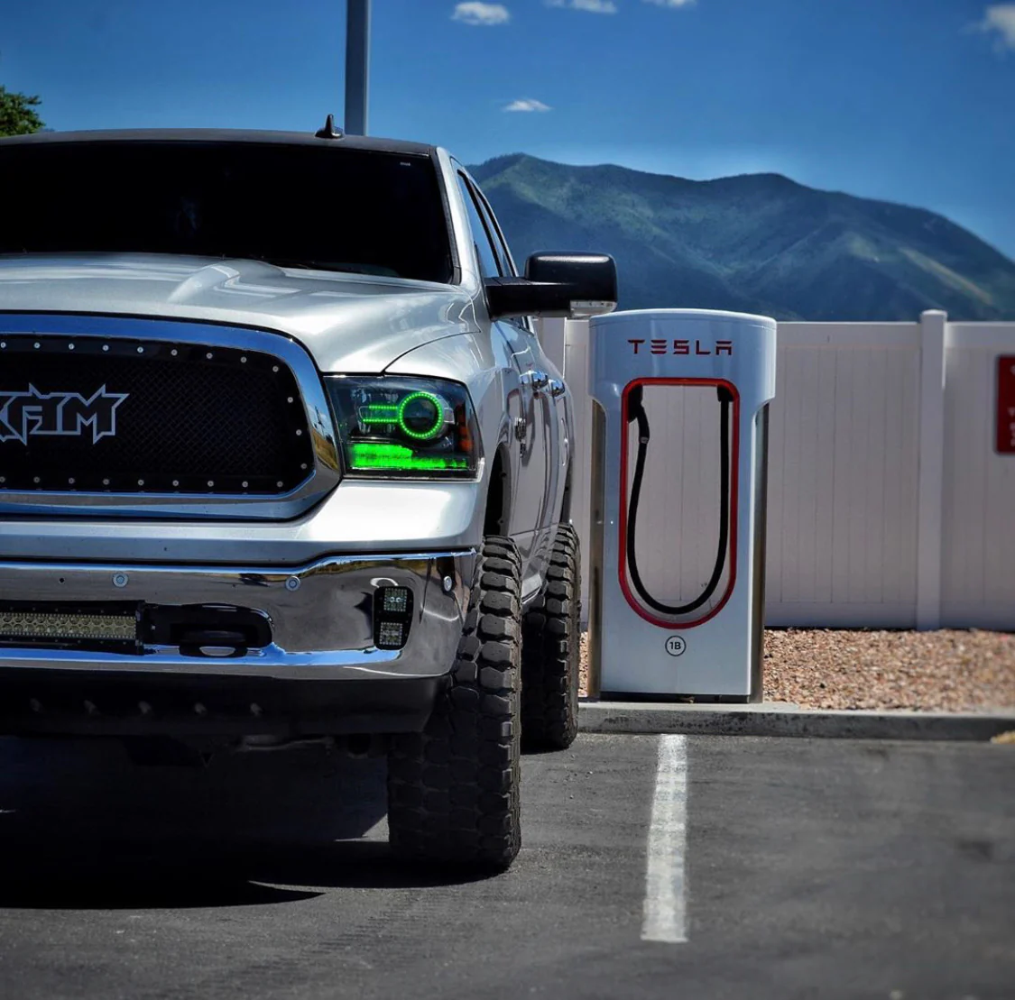 2013-2018 Dodge Ram 1500 2500 RGBW Flow Series LED Halo Kit (Outline) - Image 9