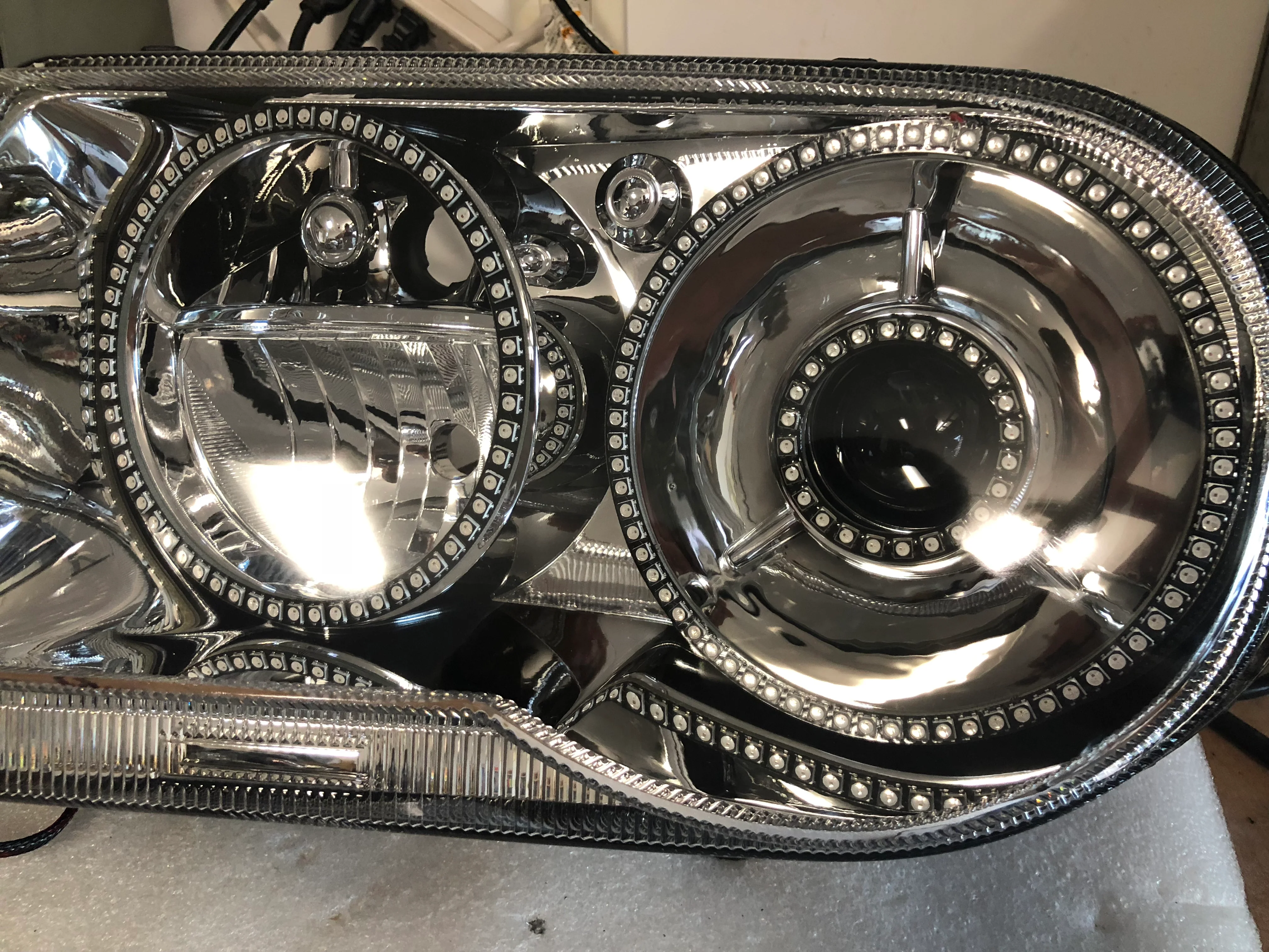 2005-2010 Chrysler 300C/SRT RGBW Flow Series Halo Kit - Image 12