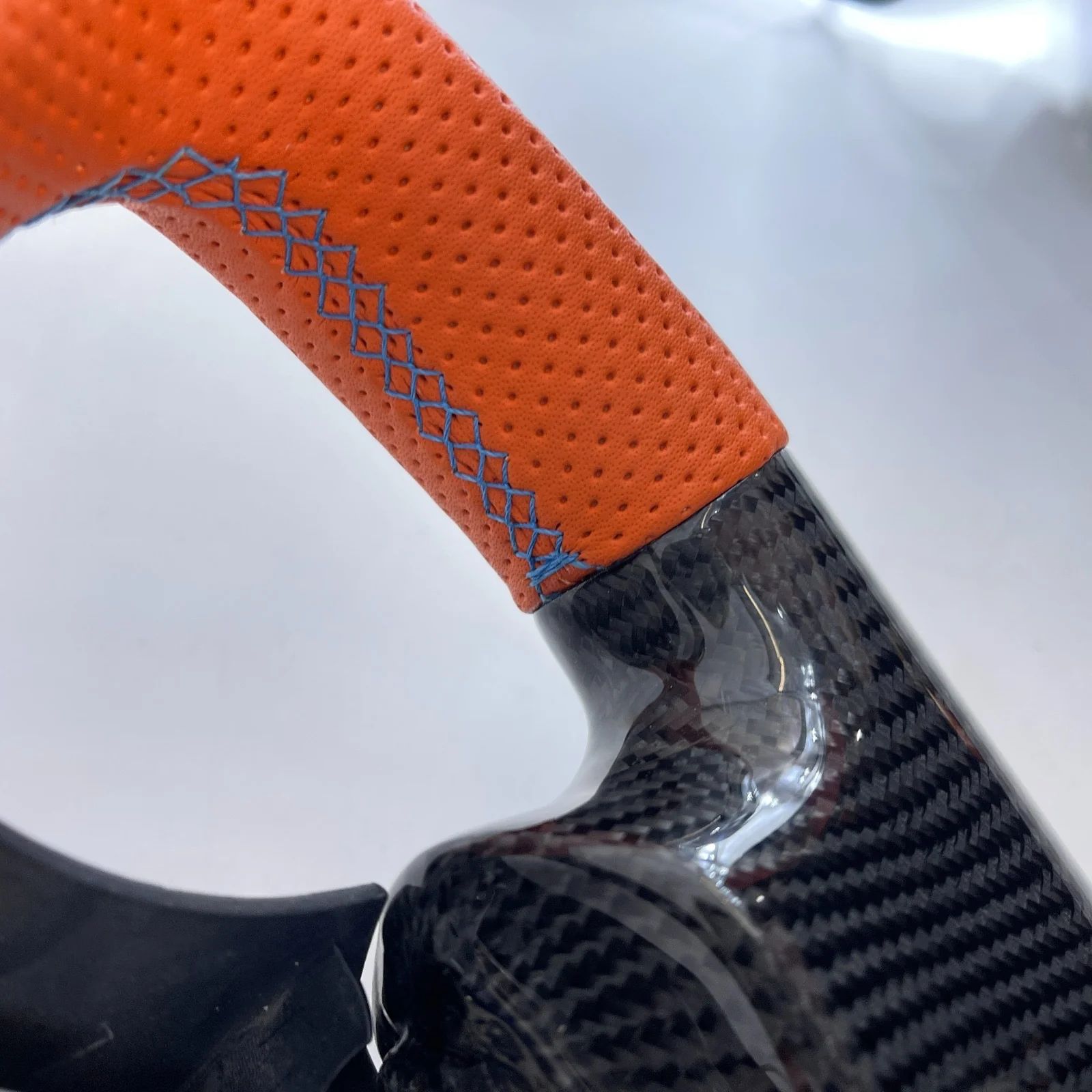 Mosler MT900 Custom Carbon Fiber Steering Wheel - Image 3